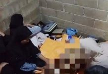 Sehat Saat Ditangkap Polisi, Pulang Jadi Mayat, Penuh Luka Lebam Foto: Suasana saat jenazah berada di rumah, (Foto : Istimewa)