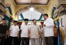 Suka dengan Sejarah, Prabowo Kunjungi Istana Maimun Medan FOTO: Gubernur Sumut Edy Rahmayadi, Sultan Deli ke-XIV Sri Paduka Baginda Tuanku Sultan Mahmud Aria Lamanjiji Perkasa Alam Shah, Wali Kota Medan Bobby Nasution mendampingi Menteri Pertahanan (Menhan) Prabowo Subianto ketika mengunjungi Istana Maimun, Medan, Sabtu (28/1) kemarin.