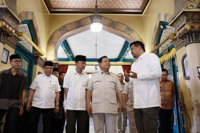 FOTO: Gubernur Sumut Edy Rahmayadi, Sultan Deli ke-XIV Sri Paduka Baginda Tuanku Sultan Mahmud Aria Lamanjiji Perkasa Alam Shah, Wali Kota Medan Bobby Nasution mendampingi Menteri Pertahanan (Menhan) Prabowo Subianto ketika mengunjungi Istana Maimun, Medan, Sabtu (28/1) kemarin.