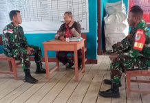 Komsos Ke Setiap Sekolah, Danramil Oksibil Himbau Proses Belajar Mengajar Dilaksanakan Secara Maksimal FOTO: Danramil 1715-01/Oksibil Kapten Cba Dwi Wawan bersama para Babinsa melaksanakan Komsos ke setiap sekolah yang ada di Distrik Oksibil, pada Sabtu (28/01/2023).