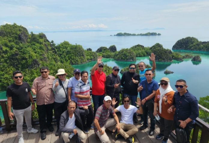 FOTO: Pejabat dan Wakil Dewan Pemkab Enrekang menghadiri Pelantikan pengurus HIKMA Papua Barat.