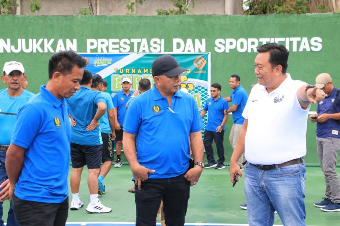 FOTO: Kiri Ketua Pelti Muhammad Ali, Bupati Andi Mucthar Ali Yusuf dan Andi Makkasau, Ketua KONI Bulukumba.