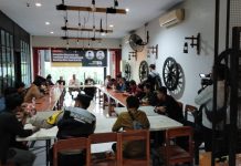 MUI Sulsel Beberkan 10 Indikator Aliran Sesat di Diskusi Forum Komunikasi Anak Makassar FOTO: Diskusi Islam bertema “Sinergitas Pemerintah dan Masyarakat dalam Mengantisipasi Maraknya Aliran Sesat di Sulsel”, yang diadakan di Kafe Ardan Masogi, Jalan Perintis Kemerdekaan, Kota Makassar, Senin (30/1/2023).