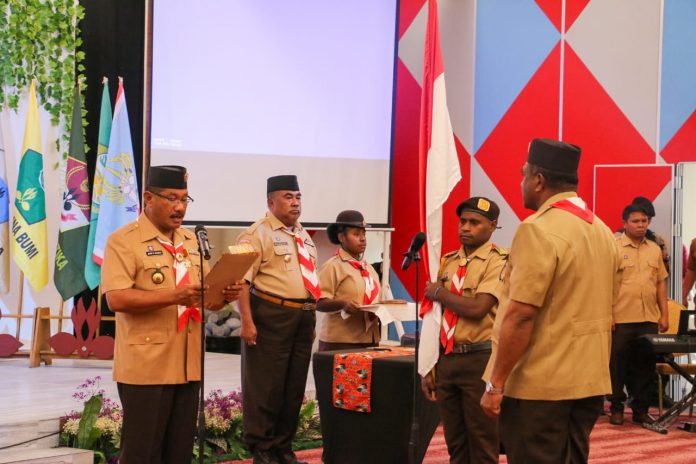 FOTO: Dandim 1702/JWY Letkol Cpn Athenius Murip, S.H.,M.H menghadiri pelantikan dan pengukuhan ketua Kwartir Jayawijaya Antar waktu bertempat di aula gedung hotel baliem pilamo Jl. Trikora, Distrik Wamena Kota, Kabupaten Jayawijaya, Provinsi Papua Pegunungan.(30/01/2023)