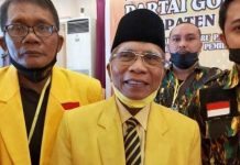 Partai Jalan Ditempat Jelang Pemilu, 10 Pimcam Minta DPD I Golkar Sulsel Evaluasi Ambas Syam FOTO: Tengah Ketua DPD II Partai Golkar Kabupaten Gowa Ambas Syam