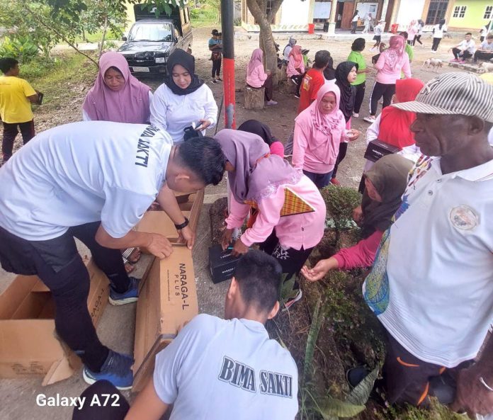 FOTO: Prajurit Bima Sakti bersama masyarakat Distrik Mannem menggelar acara senam bersama yang diadakan Di Balai Desa Wonorejo, Distrik Mannem, Kab.Keerom, Prov.Papua, Pada Hari Selasa (31/01/2023).