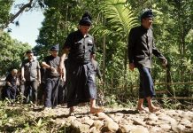 Pada Hari Jadi Bulukumba, Warga Dihimbau Serentak Berpakaian Hitam FOTO: Kiri, Bupati Bulukumba Andi Muchtar Ali Yusuf