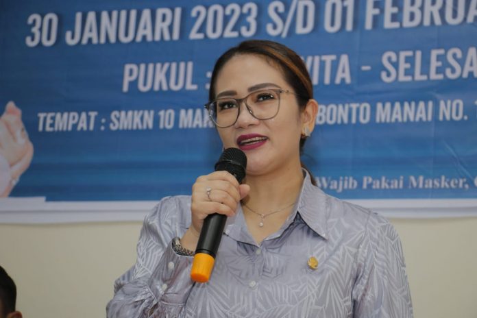 FOTO: Anggota DPRD Sulawesi Selatan, Debbie Purnama Rusdin melakukan kunjungan di SMK Negeri 10 Makassar, Jalan  Bonto Manai, Selasa (30/01/2023).