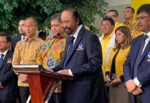 Usai Bertemu Ketum Golkar, Surya Paloh Buka Kemungkinan Nasdem Gabung KIB atau Sebaliknya Foto: Ketua Umum Nasdem Surya Paloh memberikan keterangan pers usai bertemu Ketua Umum Golkar Airlangga Hartarto di kantor DPP Golkar/RMOL