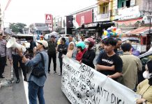 Tak di Respon Pemerintah, SPPI Gelar Aksi Bubarkan Yayasan Nur Mutiara Makrifatullah di Kabupaten Gowa FOTO: Serikat perjuangan pemuda islam (SPPI) mendatangi kantor kementerian Agama (Kemenag) kabupaten Gowa.