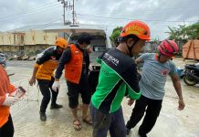 Tim SAR Gabungan Temukan 2 Mayat Korban Banjir di Parepare FOTO: Tim SAR Gabungan mengevakuasi dua orang korban banjir bandang yang terjadi di Kelurahan Lapadde, Kecamatan Ujung, Kota Parepare. Kamis (2/2/2023) (ist)