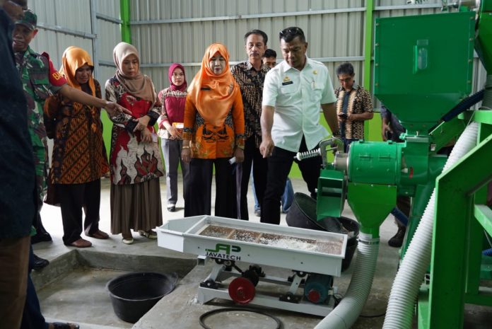 FOTO: Bupati Bulukumba Andi Muchtar Ali Yusuf menghadiri Rapat Anggota Tahunan (RAT) Gapoktan Sipakatau Desa Bialo, Kecamatan Gantarang, Kamis, 2 Februari 2023. Selain itu, ia meresmikan lumbung pangan, mesin penggiling dan mesin pengering padi.