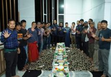 Yenis Ratu Bawang dapat Dukungan dari Kaum Minimal Maju di Pileg Enrekang FOTO: Nurafni Rajuddin saat bersama relawan pemenangannya