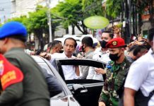 Antusiasme Masyarakat Sambut Kunjungan Presiden dan Ibu Iriana di Pasar Anyar FOTO: Presiden Jokowi meninjau Pasar Anyar Singaraja, Buleleng, Bali, Kamis (02/02/2023). (Foto: Humas Setkab/Agung)