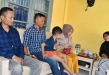 Kepedulian Terhadap Prajurit, Perwira Yonmarhanlan VI Makassar Laksanakan Anjangsana Akhir Pekan FOTO: Perwira Batalyon Marinir Pertahanan Pangkalan (Yonmarhanlan) VI Makassar melaksanakan anjangsana sebagai bentuk kepedulian terhadap Prajurit Petarungnya di Jalan Andalas Kompleks TNI AL Dewaruci Blok C2 nomor 56 Kota Makassar. Sabtu (04/02/2023).