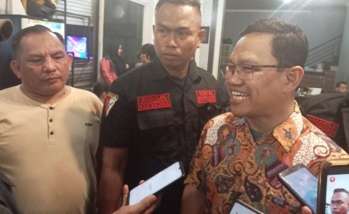 FOTO: Wakil ketua umum PPP, Amir Uskara saat ditemui awak media di Makassar. Sabtu (4/2)