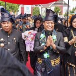 Hari Jadi Bulukumba, Gubernur Sulsel Serahkan Bantuan Keuangan Senilai Rp 25 milyar FOTO: Gubernur Sulawesi Selatan, Andi Sudirman Sulaiman dan Andi Muchtar Ali Yusuf pada Hari Jadi ke 63 Tahun Kabupaten Bulukumba, Sabtu 4 Februari 2023.