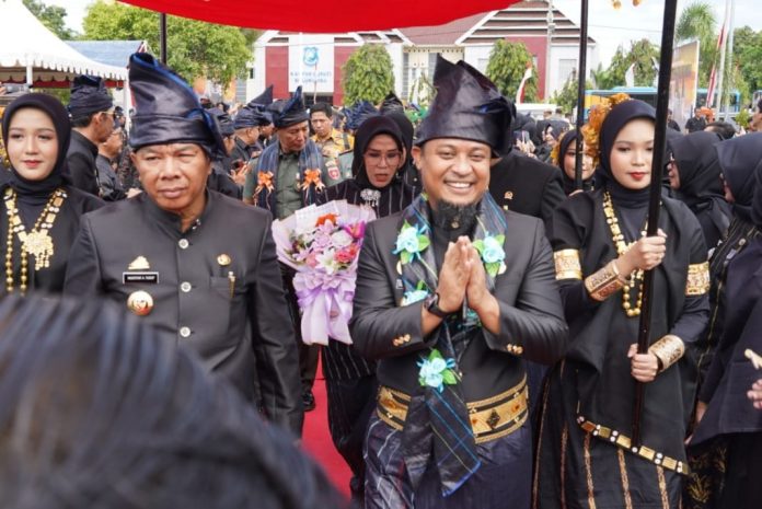 FOTO: Gubernur Sulawesi Selatan, Andi Sudirman Sulaiman dan Andi Muchtar Ali Yusuf pada Hari Jadi ke 63 Tahun Kabupaten Bulukumba, Sabtu 4 Februari 2023.