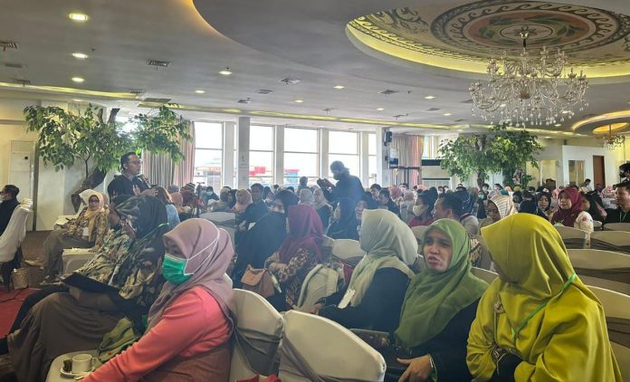 FOTO: Ratusan Anggota AIA di kota Makassar menghadiri Konferensi Cabang (Konfercab) Ikatan Apoteker Indonesia Cabang Makassar di hotel Condotel, Kota Makassar, Sabtu (4/2/2023)