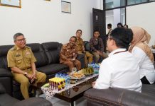 Satu-satunya Wali Kota, Taufan Pawe Terima Penghargaan Pelestarian Bahasa Daerah dari Menteri Pendidikan FOTO: Kiri Wali Kota Parepare, Taufan Pawe audensi bersama Kepala Balai Bahasa Provinsi Sulsel Ganjar Harimansyah, Senin, 6 Februari 2023.