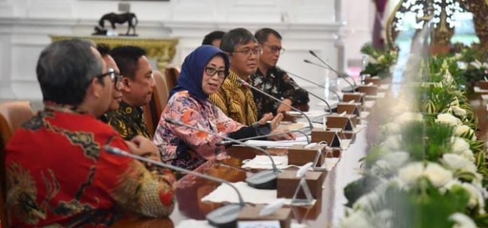 FOTO: Presiden Jokowi saat menerima kedatangan anggota Dewan Pers periode 2022-2025 di Istana Merdeka, Jakarta, Senin (06/02/2023). (Foto: BPMI Setpres/Rusman)