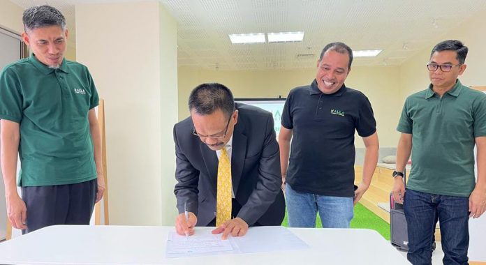 FOTO: Institut Teknologi dan Bisnis Kalla menggelar serah terima jabatan dari wakil rektor 1 sebelumnya Dr. Amril Arifin, S.E, M.si, AK, CA ke Prof. Dr. Sukardi Weda, SS, M.Hum., M.Pd., M.Si.,MM.,M.Sos.I.,MAP , Selasa (07/02/2023).