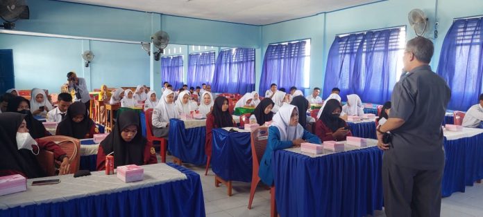 FOTO: Kegiatan seminar itu bertempat di Aula SMKS YPPP Wonomulyo, Politeknik Pertanian Negeri Pangkep melibatkan SMKS YPPP Wonomulyo, Polewali Mandar, Sulawesi Barat. Selasa (07/02).