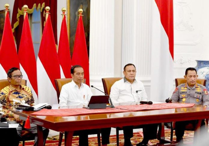 FOTO: Presiden Jokowi memberikan keterangan pers di Istana Merdeka, Jakarta, Selasa (07/02/2023).