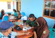 Sinergitas Satgas Pamtas Yonif 132/BS dan Puskesmas Kp.Wonorejo Adakan Pelayanan Kesehatan Kepada Lansia FOTO: Satgas Pamtas Yonif 132/BS Bersinergitas dengan Puskesmas Kp.Wonorejo mengadakan kegiatan pelayanan kesehatan kepada lansia Di Kp.Wonorejo, Distrik Mannem, Kab.Keerom, Provinsi Papua, Pada hari Rabu (08/02/2023).