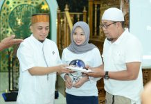 Donor Darah, Zikir dan Santunan Anak Yatim Warnai Anniversary 9Th HIMAL SMPPSMADAGA Bone FOTO: Kiri ketua panitia milad Himal SMPP, SMADA, SMAGA, Ir. Andi Irwan Patiroi.
