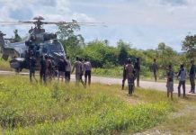 Tim Gabungan TNI-Polri Berhasil Evakuasi 15 Pekerja yang Disandera Kelompok Egianus Kogoya Foto: TNI-Polri mengevakuasi 15 pekerja yang disandera KKB Nduga Egianus Kogoya Sumber : VIVA/Aman Hasibuan