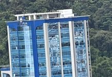 Kantor MRP Terdampak, BMKG Peringatkan Gempa Susulan di Jayapura FOTO: Kaca kantor MRP Papua yang baru hancur berserakan. Kamis (9/2)