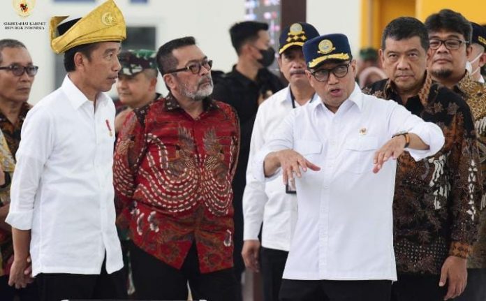 FOTO: Presiden Jokowi saat bersama Menteri Perhubungan