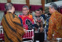 Wali Kota Parepare Taufan Pawe Hadiri Pisah Sambut Kejati Sulsel FOTO: Wali Kota Parepare, Taufan Pawe (TP) menghadiri Malam Pisah Sambut Kepala Kejaksaan Tinggi Sulsel dari Febrytrianto kepada Leonard Eben Ezer Simanjuntak.