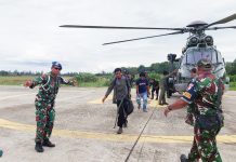 Tim Gabungan TNI-Polri Apresiasi Masyarakat Dalam Membantu Penyelamatan 15 Pekerja Yang Akan Dibunuh Kelompok Egianus Kogoya FOTO: Sebanyak 15 orang pekerja bangunan Puskesmas di Distrik Paro, Kabupaten Nduga yang disandera oleh Kelompok Separatis Teroris (KST) pimpinan Egianus Kogoya berhasil dievakuasi oleh tim gabungan TNI-Polri.