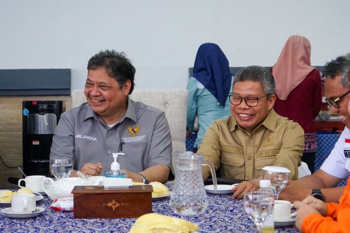 FOTO: Wali Kota Parepare, Taufan Pawe mendampingi Menteri Koordiator Bidang Perekonomian (Menko Parekonomian) Airlangga Hartarto kunjungan kerja ke PT Vale Indonesia, Sorowako, Luwu Timur, Jumat, 10 Februari 2023.