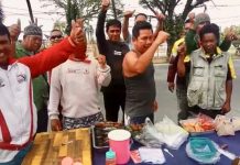 Makin Menguat: Komunitas Ojek dan Aheng Lutra Mendukung Andi Rahim FOTO: Komunitas Ojek dan Aheng di Perempatan Tugu Masamba Affair, Sabtu (11/02).