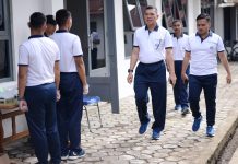 Peresmian ‘Baruga Jangkar Miring’ Sarang Petarung Yonmarhanlan VI Makassar FOTO: Keluarga besar Petarung Batalyon Marinir Pertahanan Pangkalan (Yonmarhanlan) VI/Mks secara langsung meresmikan 'Baruga Jangkar Miring' Sarang Petarung Yonmarhanlan VI Jalan Yos Sudarso No. 308 Ujung Tanah, Kota Makassar. Jum'at (10/02/2023).