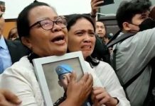 Usai Divonis 20 Tahun Penjara, Ibu Josua: Putri, ini Yosua yang Kau Bunuh! FOTO: Ibunda Brigadir Nofriansyah Yosua Hutabarat, Rosti Simanjuntak di sidang vonis Putri Candrawathi di Pengadilan Negeri Jakarta Selatan, Senin (13/2/2023).