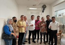 Teman SMA Hadiri Sidang Vonis, Ferdy Sambo: Kenapa Bersedih, Support Saya, Alumni SMANSA Makassar 91: Ewako..!! FOTO: Ferdy Sambo saat menemui rekan dan sahabatnya alumni SMANSA Makassar angkatan 91 di PN Jakarta Selatan. Senin (13/2)