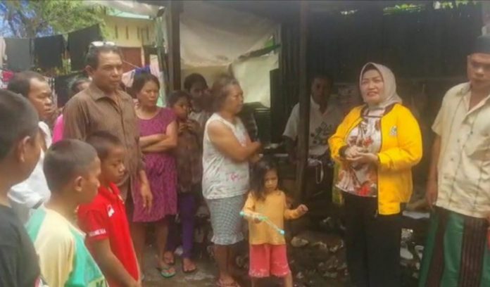 FOTO: Suwarni Saharuddin Pimcam Ujung Pandang saat melaksanakan kegiatan Jumat Barakah di Dapil 1 Kota Makassar. Jumat (17/2)