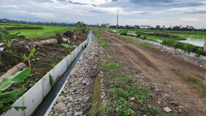 FOTO: Kondisi fisik pekerjaan Rehabilitasi Jaringan Irigasi Daerah Irigasi (D.I.) Kadieng Kecamatan Rilau Ale, penyedianya yakni CV. Rifqi Abadi Jaya diputus kontrak oleh Pejabat Penandatangan Kontrak (PPK) nya atas nama M. Al Ansar