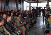 Danrem 172/PWY Ditunjuk Pimpin Penyelamatan Pilot Susi Air FOTO: Danrem 172/PWY Brigjen TNI J.O. Sembiring Dankolakops saat memberikan arahan kepada Tim gabungan TNI-Polri dalam upaya pembebasan Pilot Susi Air