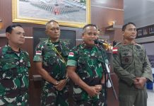 Lakukan Operasi Rahasia, TNI-Polri Masih Cari Pilot Susi Air yang Disandera KKB Papua FOTO: Pangdam Cenderawasih Mayjen TNI. Muhammad Saleh Mustafa, Kamis sore (16/02/2023) telah menunjuk Danrem 172/PWY Brigjen TNI J.O. Sembiring sebagai Dankolakops TNI dalam upaya pembebasan Pilot Susi Air dari tangan KST Pimpinan Egianus Kogoya, di Kabupaten Nduga, Provinsi Papua Pegunungan.