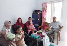 Anjangsana Diakhir Pekan, Pererat Tali Silahturahmi Keluarga Besar Yonmarhanlan VI Makassar FOTO: Letda Marinir Muhammad Anas beserta istri melakukan Anjangsana ke rumah salah satu prajuritnya yakni Sertu Rum Suardi (Bintara Kesehatan-Bakes) yang berloksi di Perumahan Pandawa 5 Regency Blok M No.9 Panciro, Kecamatan Bajeng, Kabubaten Gowa. Sabtu (18/02/2023).