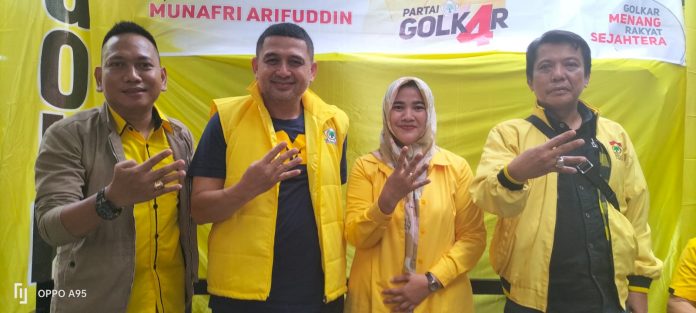 FOTO: Dari kiri Bendahara DPD Golkar Kota Makassar, H. Ismail, Munafri Arifuddin, Ketua Golkar Makassar, Hj. Amriana Fungsionaris Partai dan Paling kanan Abdul Wahab Tahir Ketua Bappilu Partai Golkar Makassar.