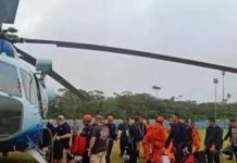 Evakuasi Kapolda Jambi Lewat Jalur Udara Gagal FOTO: Persiapan evakuasi melalui jalur udara oleh Tim SAR gabungan TNI, Polri dan Basarnas di Muara Emat, Kerinci, Jambi, Senin (20/2). ANTARA/HO-Basarnas)