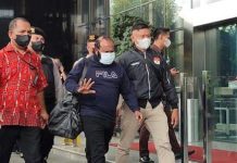 Ricky Ham Pagawak Tiba di Gedung KPK Jakarta FOTO: Ricky Ham Pagawak saat tiba di Gedung Merah Putih KPK pada pukul 12.57 WIB. Senin (20/2)