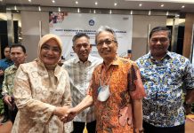 Hadiri Rakor, Direktur Politani Pangkep Siap Kepakkan Sayap Pendidikan Vokasi Bersama Ditjen Diksi FOTO: Kiri Direktur Jenderal Pendidikan Vokasi, Ibu Dr. Ir. Kiki Yuliati, M.Sc.,Yg ibu dirjen vokasi: Dr. Ir. Kiki Yuliati, M.Sc, Kanan Direktur Politani Pangkep, Dr. Ir. Darmawan, M.P.