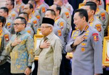Terima Penghargaan dari Pemerintah, Kapolri Komitmen Terus Tingkatkan Layanan Publik FOTO: Wakil Presiden Maruf Amin, Kapolri Jenderal Sigit Prabowo dan Menteri Pendayagunaan Aparatur Negara dan Reformasi Birokrasi (Kemenpan RB)